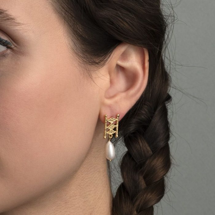 925 Sterling Silver and Gold Plated Pearl Stud earrings - Image 2